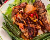 Hình bước làm 3 của món Gà roti ướp mustard