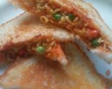 मैगी नूडल्स सैंडविच (maggi noodles sandwich recipe in Hindi) रेसिपी चरण 5 फोटो
