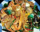 Foto langkah ke 11 dari resep Seafood Saus Padang Komplit (Seafood Asam Pedas Manis aka Seafood Tumpah).