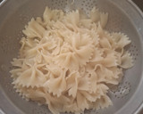 Foto del paso 5 de la receta: Pasta con pollo y chícharos