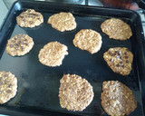 Foto del paso 3 de la receta: Galletas de chocolate con avena y chips - sin huevo Opción vegan