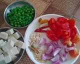 A picture of step 1 of Tofu matar masala.