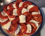 Une image de l'étape 3 de Salade de tomates et mozzarella aux noix et vinaigre aux framboises.
