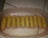 Foto langkah ke 4 dari resep 2^ Sosis Mie Gulung Simple.
