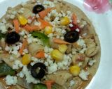 रोटी पिज़्ज़ा विद पास्ता टॉपिंग(Roti pizza with pasta topping recipe in Hindi) रेसिपी चरण 5 फोटो