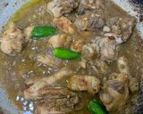 A picture of step 6 of Delicious white chicken karahi serve with chupri chapati.