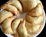 A picture of step 12 of Olya Naralachi Karanji (Coconut Gujiya).