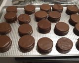 Foto del paso 10 de la receta: Alfajores de chocolate