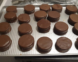 Foto del paso 10 de la receta: Alfajores de chocolate