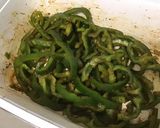 Une image de l'étape 4 de Poivrons verts grillés aux épices marocaines.