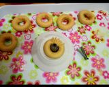 A picture of step 6 of Kaak Nakach (Algerian Date-Filled Cookies).