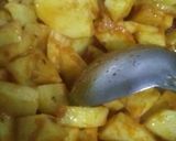 A picture of step 3 of Aloo gravy.