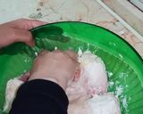 صورة لخطوة 2 من وصفة طريقة عمل الكوارع وتنظيفها