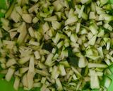 Foto del passaggio 1 della ricetta Insalata di bulgur e quinoa con zucchine e pomodoro