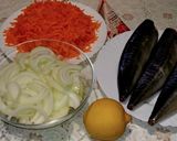 Фото кроку 1 до Скумбрия, запеченная с морковкой и луком.