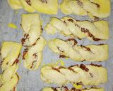 Sajtos kolbászos csavart recept fázis 2 fotója