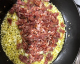Foto del paso 1 de la receta: Tortilla de jamón con cebolla y pimientos rojo