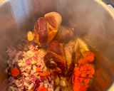 Foto del paso 3 de la receta: Jarretes de cordero (souris d’agneau) con arroz perfumado a la cúrcuma