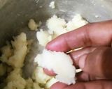 A picture of step 4 of रव्याचे उकडीचे मोदक.