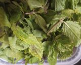 A picture of step 1 of Mint Lemonade.