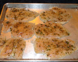 Foto del paso 2 de la receta: Pechuga de pollo a la plancha con cebolla y cebollines salteados