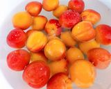 Hình bước làm 1 của món Umeboshi - Mơ Muối Nhật Bản