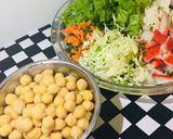 Foto del paso 1 de la receta: Ensalada de Garbanzos con  Tofu, Surimi, Lechuga
