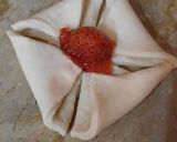 A picture of step 3 of Strawberry pastry.