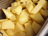 Salchichas de pollo con patatas