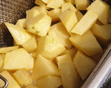 Foto del paso 4 de la receta: Salchichas de pollo con patatas