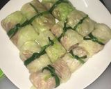 Hình bước làm 2 của món Bắp cải cuộn thịt băm sốt cà chua