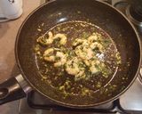Foto langkah ke 6 dari resep Pasta dan Udang Dengan Saus Bawang Putih.