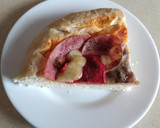 Foto del paso 3 de la receta: Pizza de embutidos y pimiento del piquillo