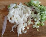 Foto del passaggio 1 della ricetta Frittata di piselli,fave e carciofi