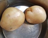 A picture of step 2 of Bombay Potatoes.