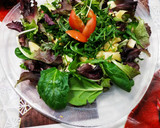 Foto del paso 2 de la receta: Ensalada de brotes tiernos con manzana y frutos secos