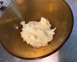 Une image de l'étape 1 de Sauce crème au brocciu corse, oignon citron et persil.