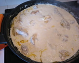 Foto del paso 7 de la receta: Poulet à la crème (pollo a fuego lento con nata y cebolla)