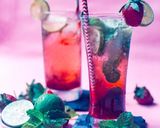 Foto langkah ke 4 dari resep Strawberry Mojito.