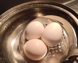 Foto langkah ke 4 dari resep Telur Ayam Kampung Setengah Matang ANTI GAGAL.