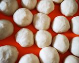 A picture of step 4 of Chicken buns.
