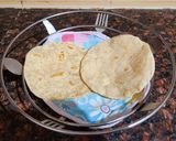 A picture of step 3 of Tortilla.