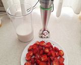 عکس مرحله 1 از دستور شیر توت فرنگی با موز 🍹🍓🍌