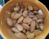 A picture of step 1 of Almonds Soup.