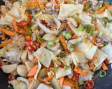 Foto langkah ke 5 dari resep Bihun goreng seafood.