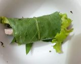 Hình bước làm 4 của món Cuốn lá bồ công anh