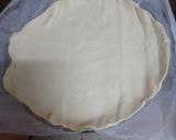 Foto del paso 1 de la receta: Pizza de jamón serrano, fuet, espinacas y tomate cherry