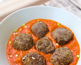 Foto del paso 5 de la receta: Albóndigas de lentejas con salsa de tomate