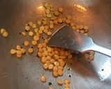 A picture of step 4 of Jal Bhara Chichinga / Steamed fritters in Snake Gourd curry.