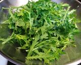 秋菊炒鴻禧菇的食譜步驟2照片